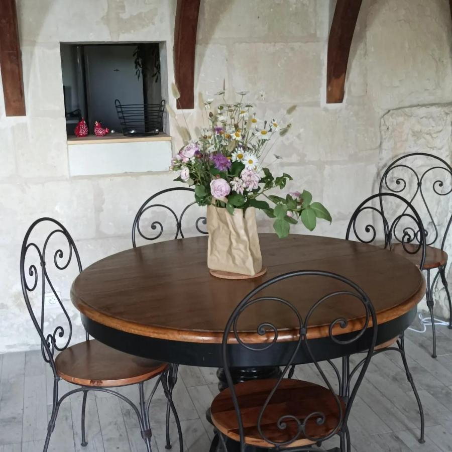 Gite Des Perreyeurs - Maison Troglodyte Avec Vue Sur Loire Montsoreau Eksteriør bilde