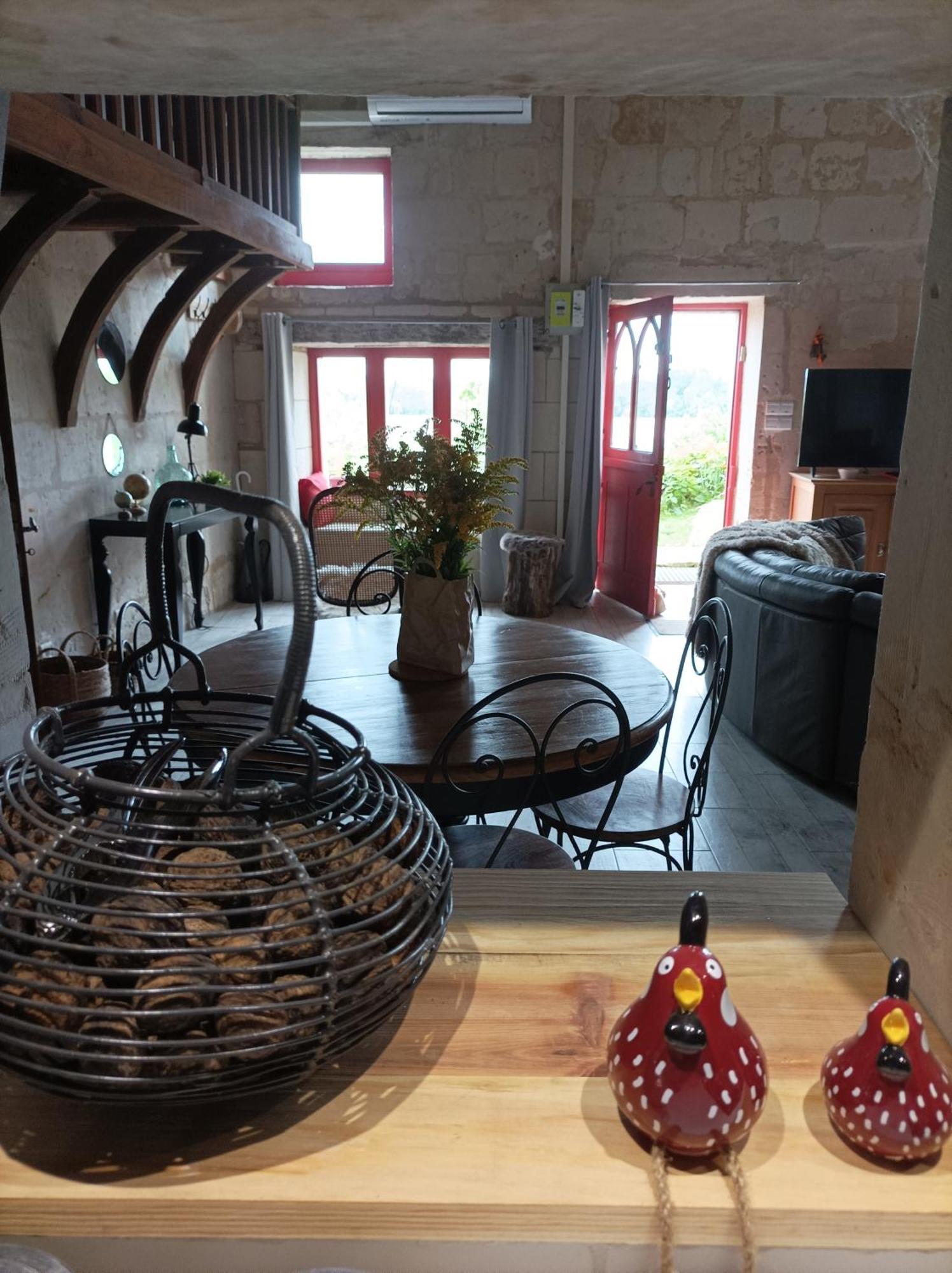 Gite Des Perreyeurs - Maison Troglodyte Avec Vue Sur Loire Montsoreau Eksteriør bilde