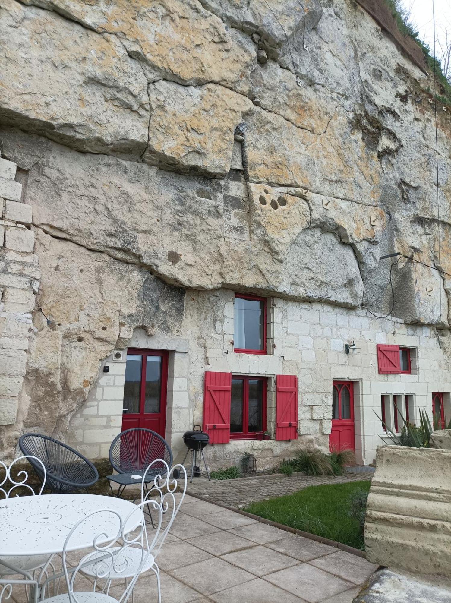 Gite Des Perreyeurs - Maison Troglodyte Avec Vue Sur Loire Montsoreau Eksteriør bilde