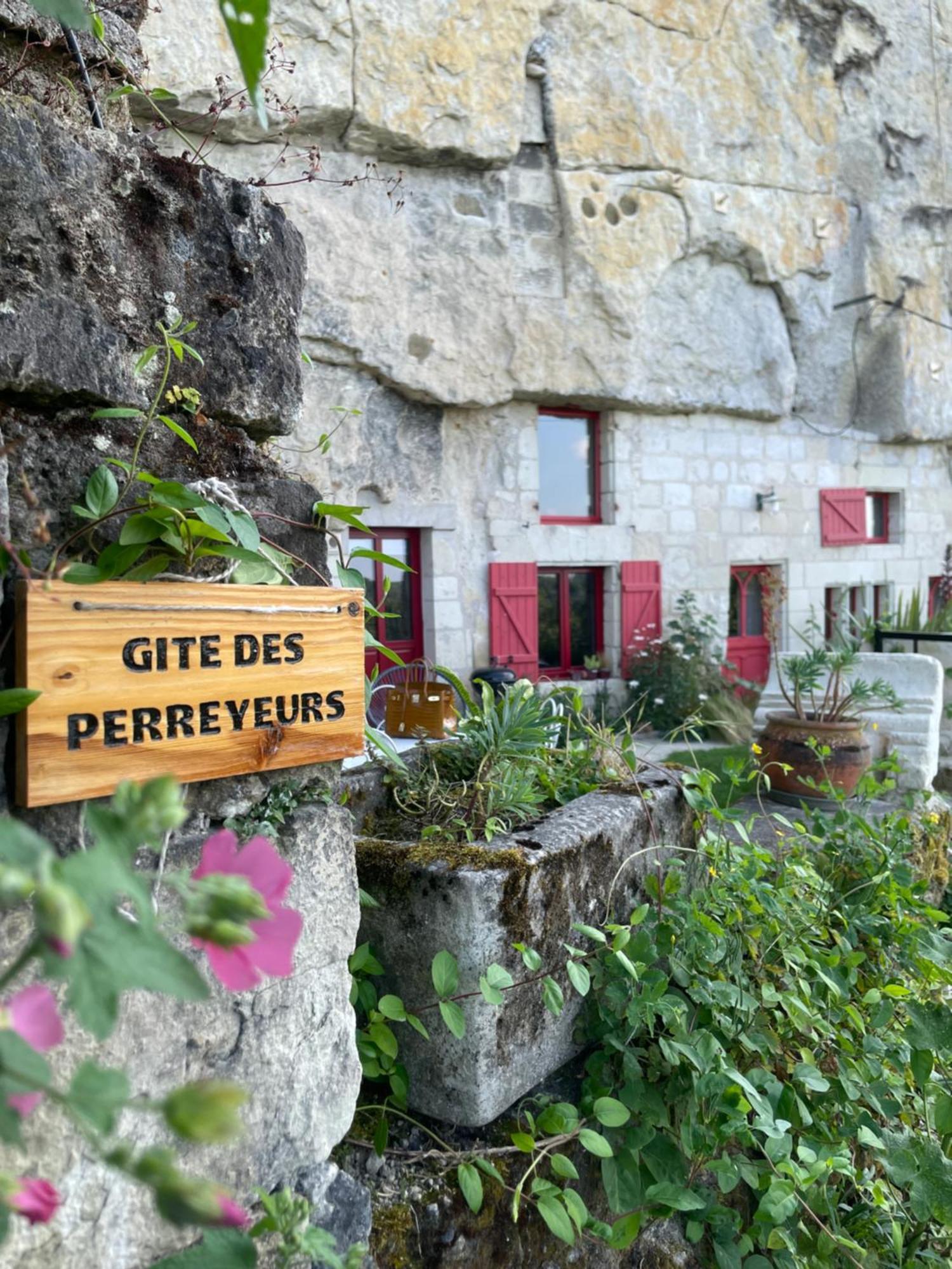 Gite Des Perreyeurs - Maison Troglodyte Avec Vue Sur Loire Montsoreau Eksteriør bilde